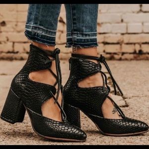 Freebird Joyce black snake